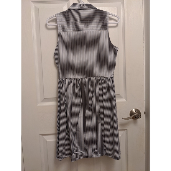 Striped buttoned-up dress - Picture 2 of 3